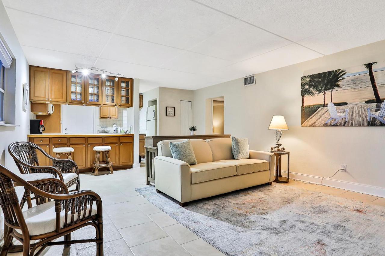 Brista Del Mar Condos Cape Canaveral Room photo