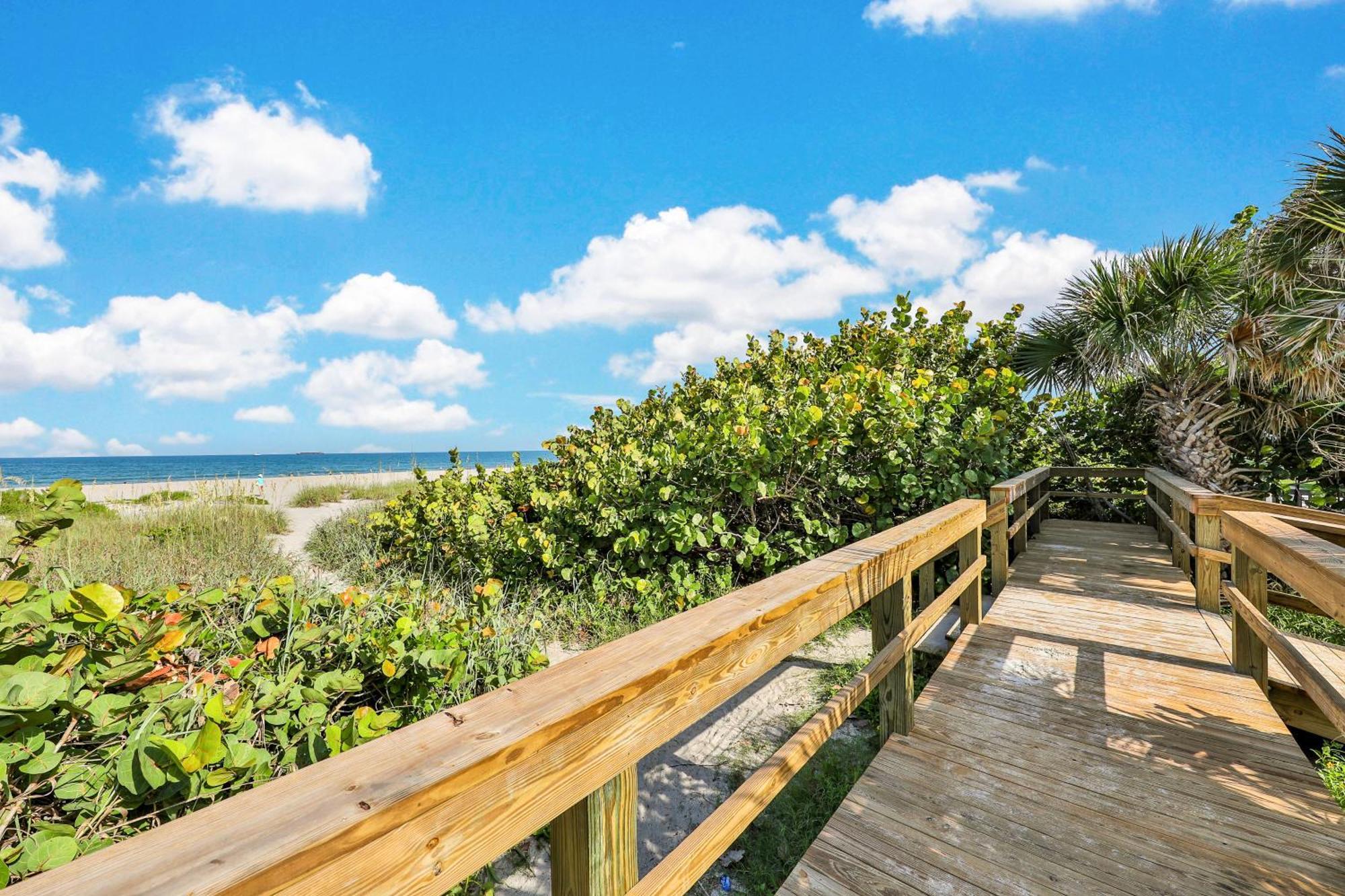 Brista Del Mar Condos Cape Canaveral Room photo